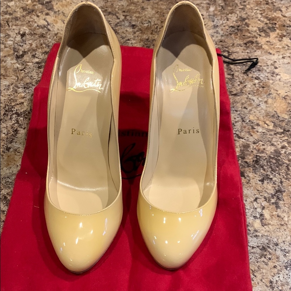 Christian Louboutin Peach Pink Patent Leather Wawy Dolly Round ToeStiletto Heels
